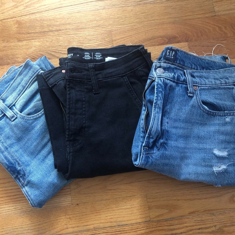 Lot of 3 pairs of women's jeans size small (price for all 3) BDG, OLD NAVY, GAP